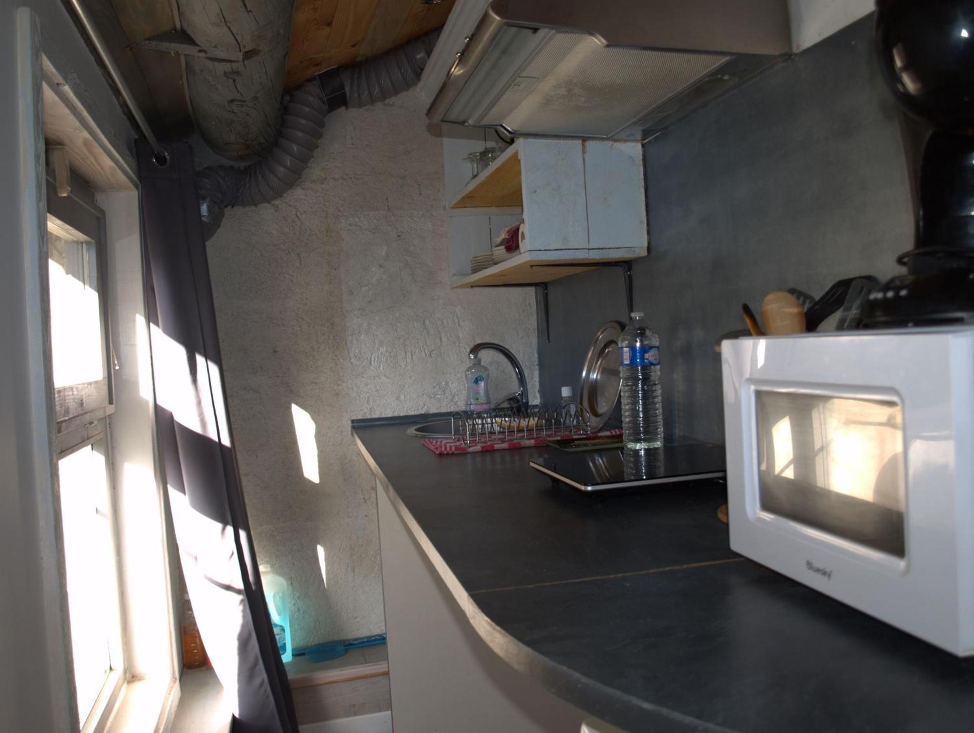 Insolite Studio -La Tour Des Templiers- Montfrin 外观 照片